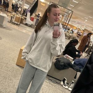 Meet your Posher, Ella